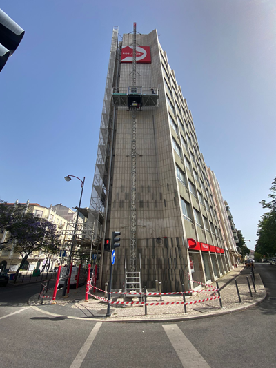 Elevador monomastro
